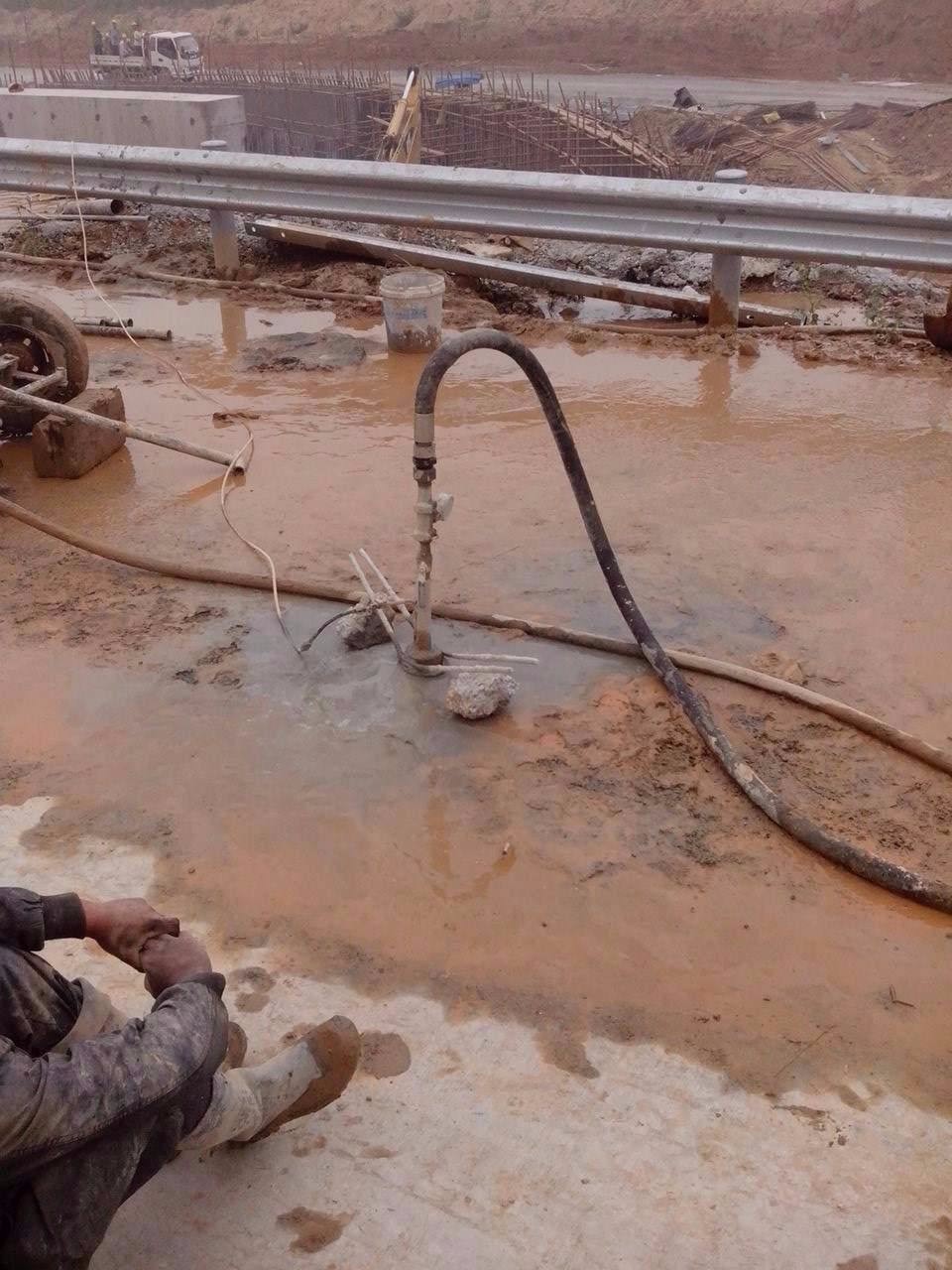 蒸湘路基压密注浆